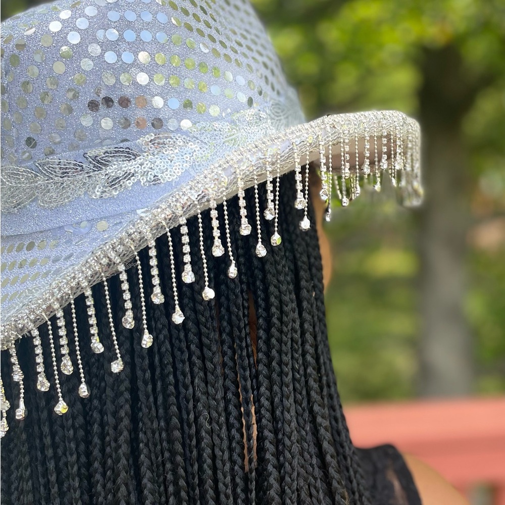 Elegant Silver Lace and Rhinestone Women’s Cowboy Hat